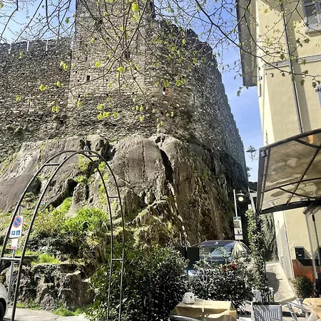 Oleander Castle - Housing Among And Castle Daire Dervio